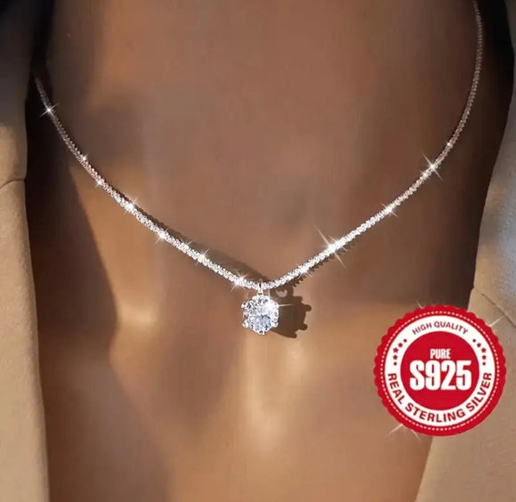 HexaGlow Pendant Necklace Moissanite